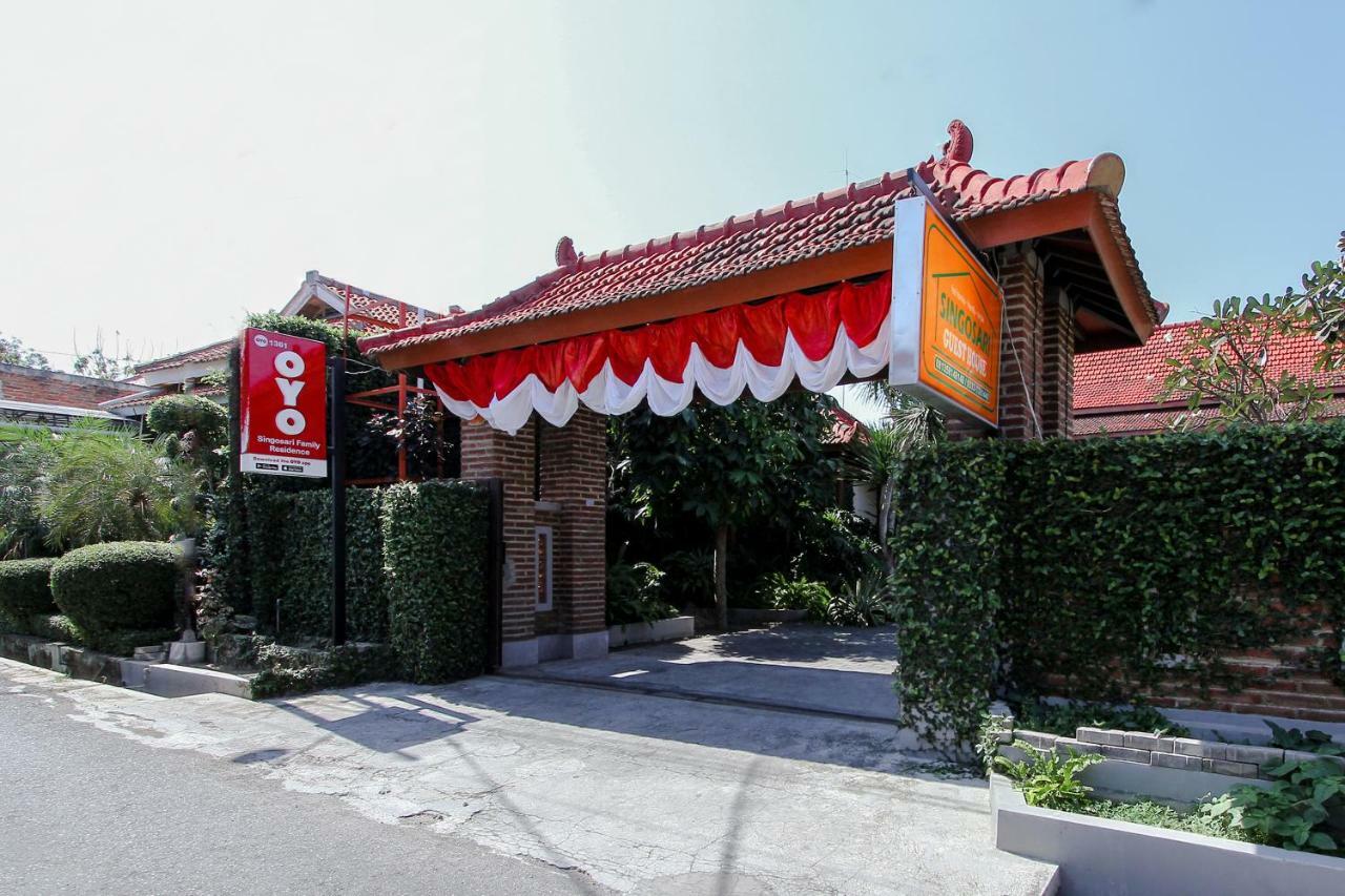 Oyo 1361 Singosari Family Residence Banyuwangi  Esterno foto