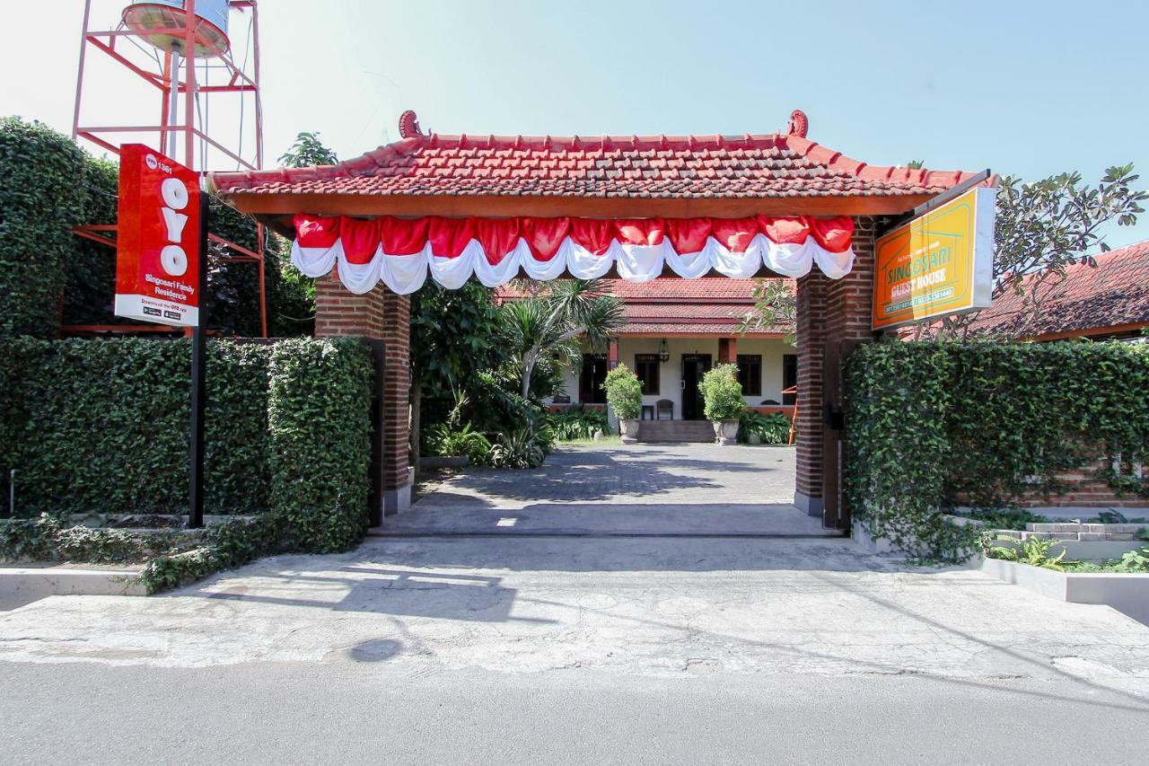 Oyo 1361 Singosari Family Residence Banyuwangi  Esterno foto