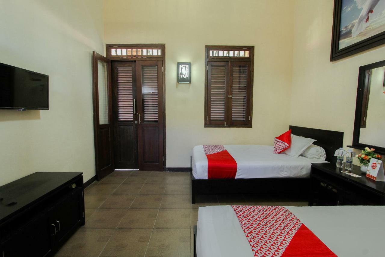 Oyo 1361 Singosari Family Residence Banyuwangi  Esterno foto