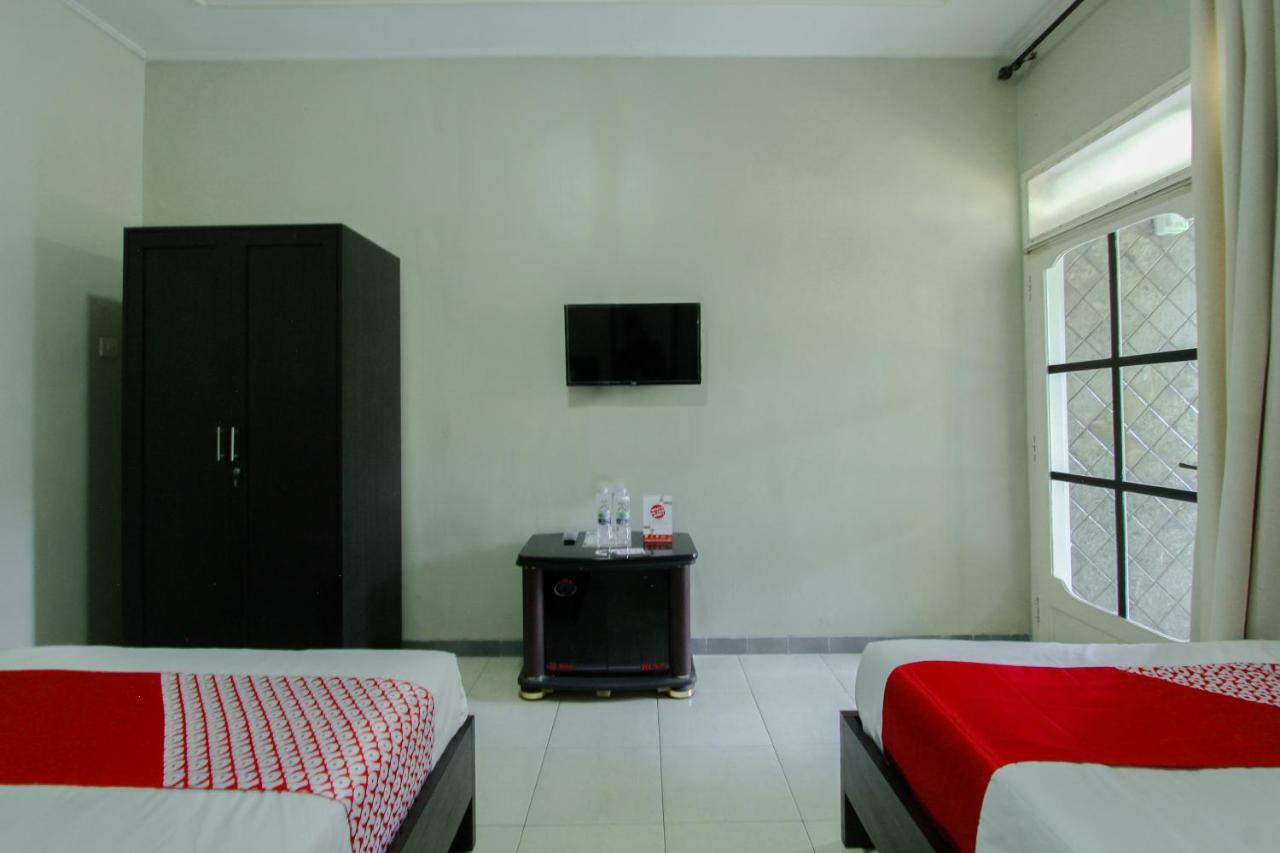 Oyo 1361 Singosari Family Residence Banyuwangi  Esterno foto
